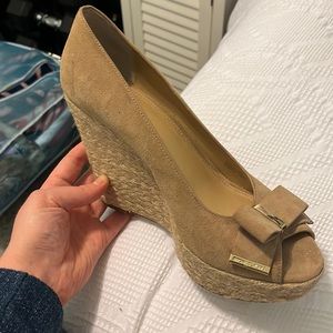 Lightly worn wedges size 9.5 with bow